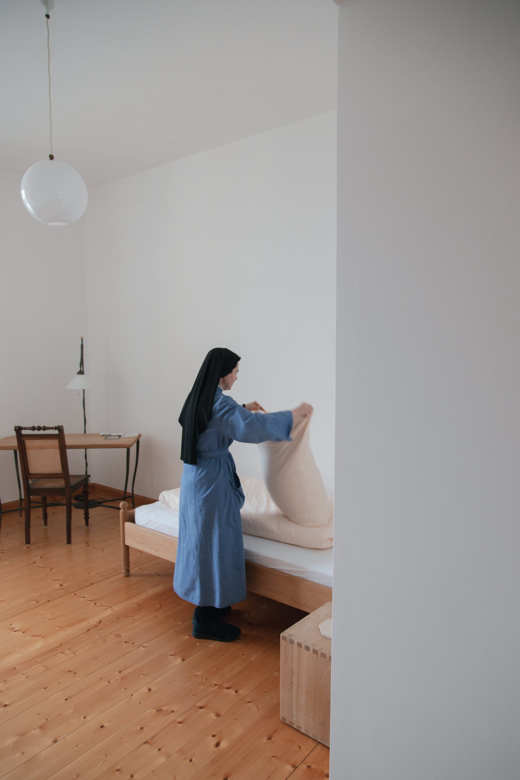 arbeiten im garten mitarbeiterin und schwester