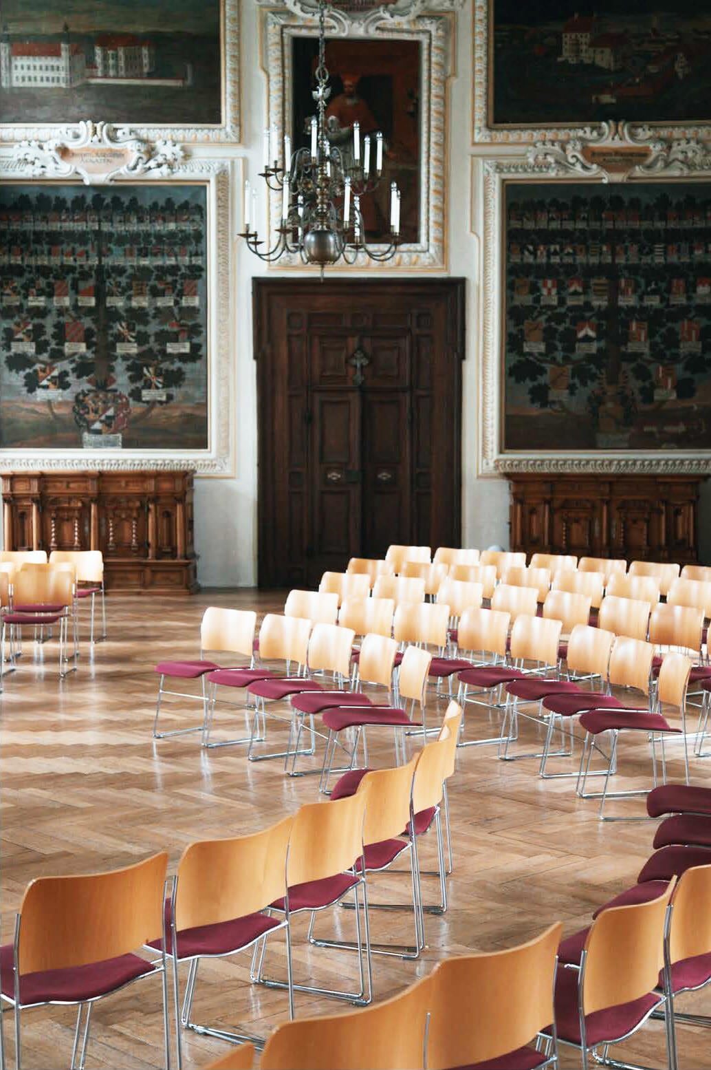 bestuhlung ahnensaal zangberg