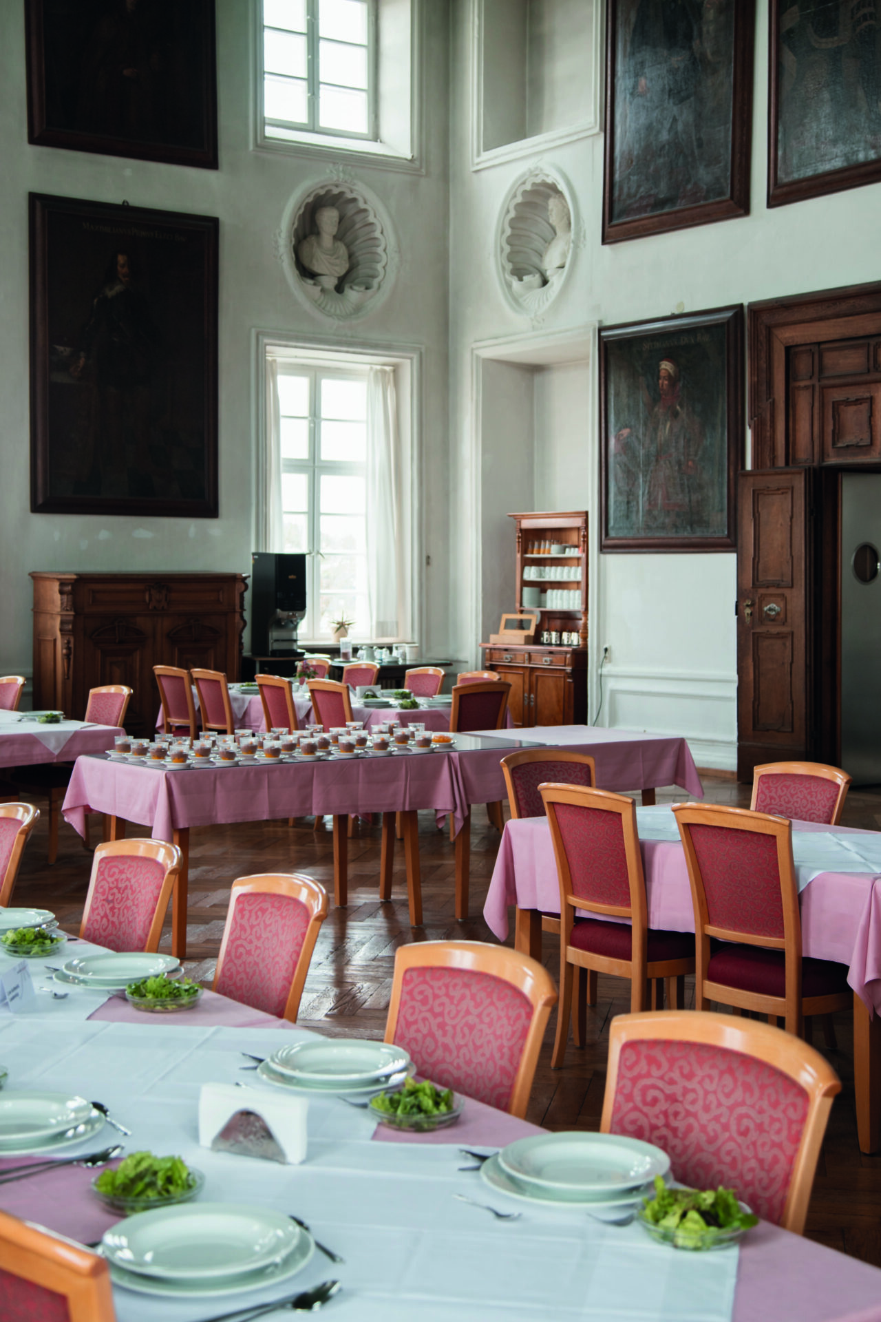 bestuhlung ahnensaal zangberg