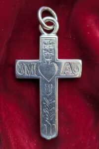 professkreuz ihs vorne